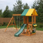 Complex de joaca SUN BISTRO KidKraft din lemn  - Centru din cedru cu leagane si tobogan pe 2 nivele 